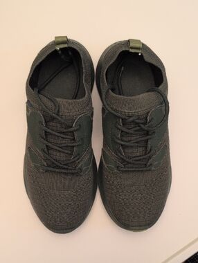 Vessi Everyday Move Sneakers - Moss Green SIze 9